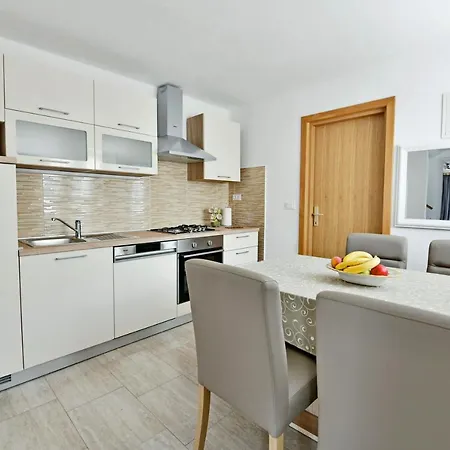 House Nona * Sveti Lovrec Pazenaticki