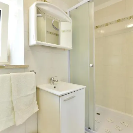 בית נופש House Nona Sveti Lovreč Pazenatički