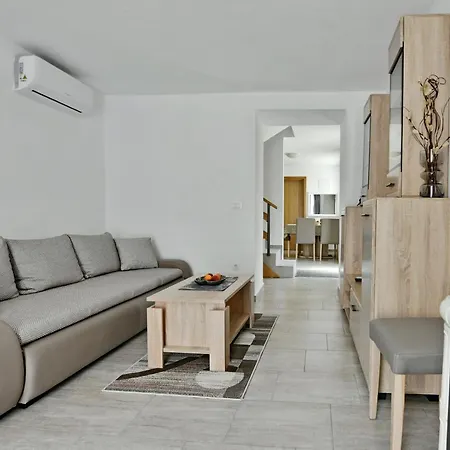 House Nona * Sveti Lovrec Pazenaticki